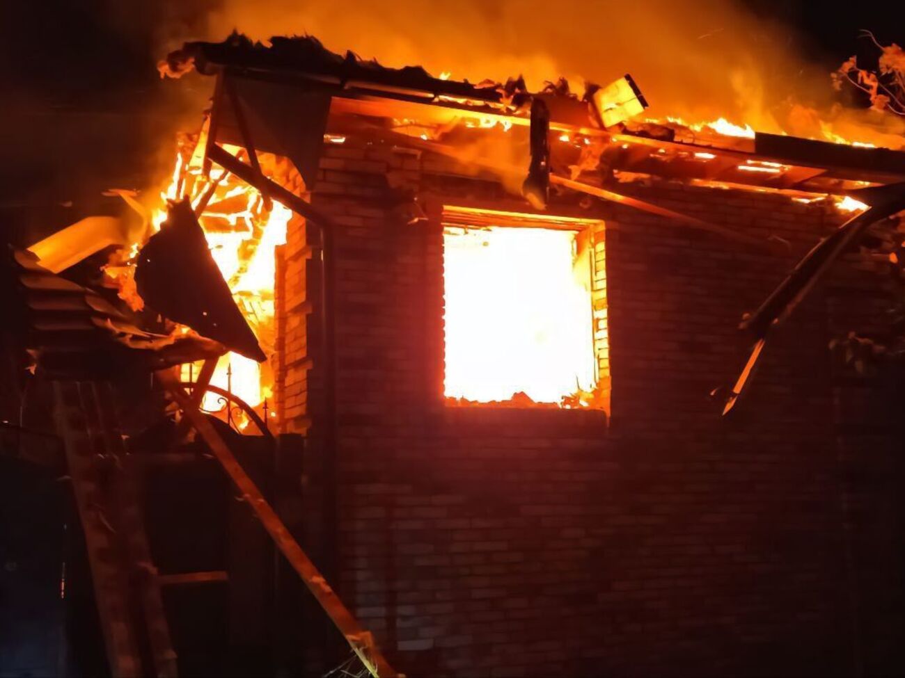 Оккупанты били по жилым домам и предприятиям