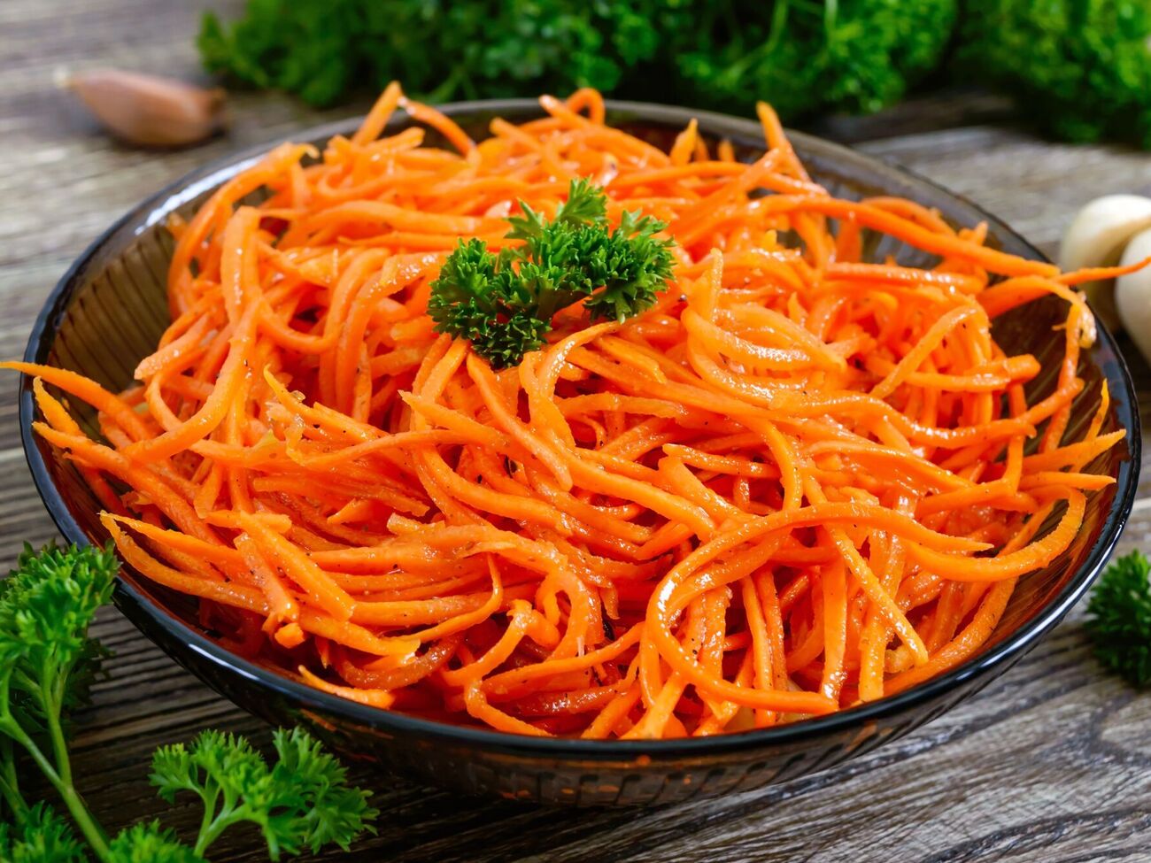 На 1 кг моркви знадобляться шість зубчиків часнику