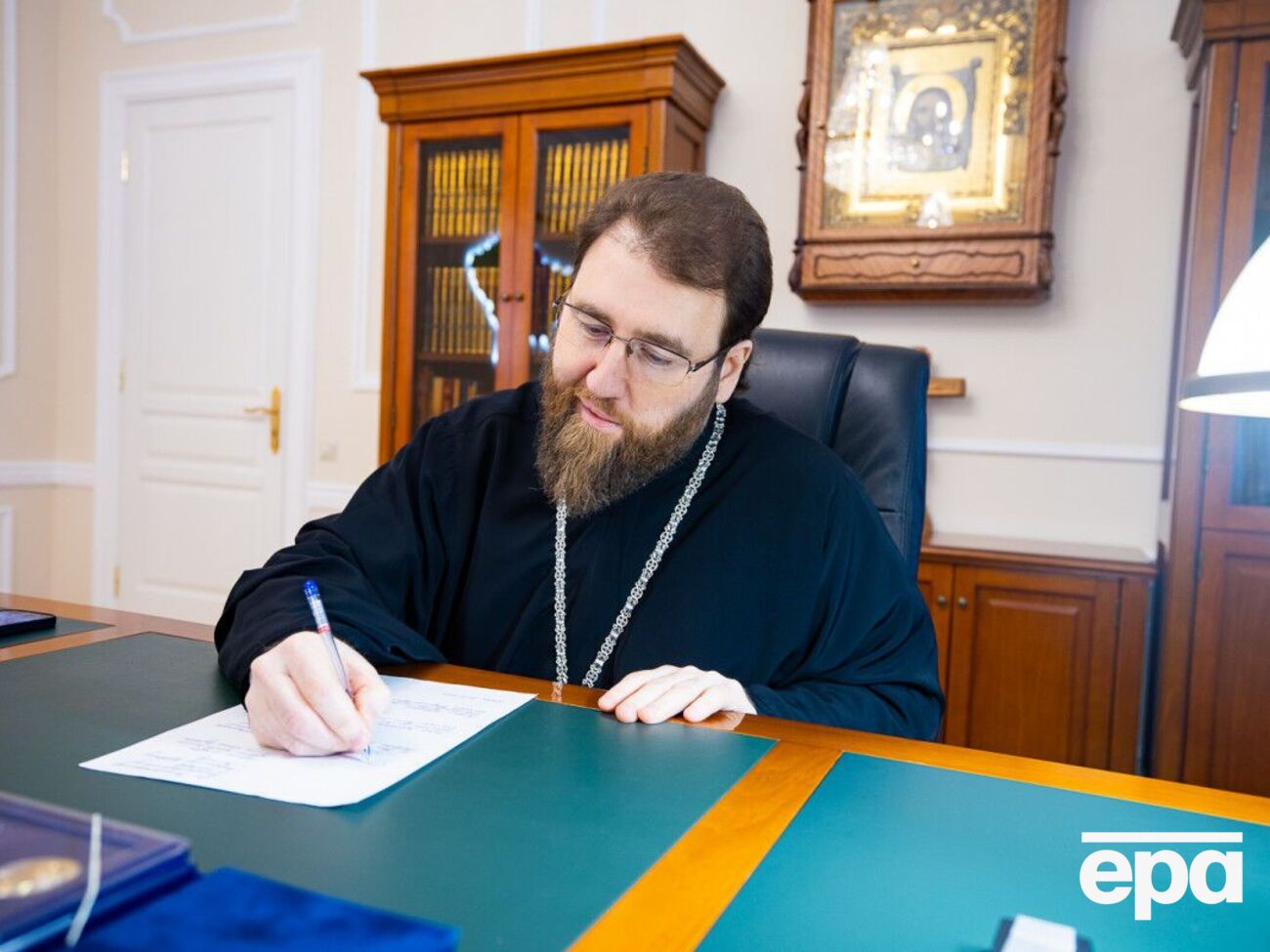 Саратовский митрополит обвинил в низкой рождаемости в РФ "влияние деструктивных течений и западных идей" и "пропаганду всяких извращений"