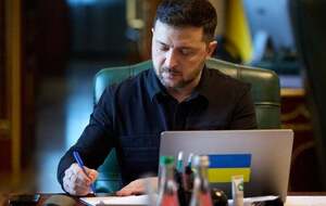 За словами Зеленського, із 18 листопада повністю запрацює можливість подавати заявки також через "Укрпошту"