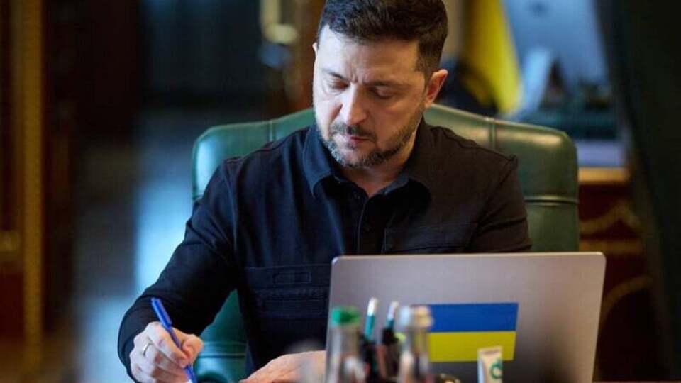 По словам Зеленского, с 18 ноября полностью заработает возможность подавать заявки также через "Укрпошту"