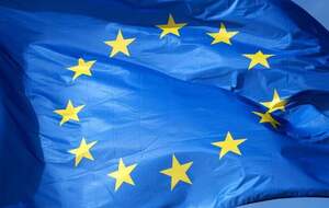 Джерела видання зазначили, що американські посадовці подорожували Європою, просуваючи намір витіснити російський газ