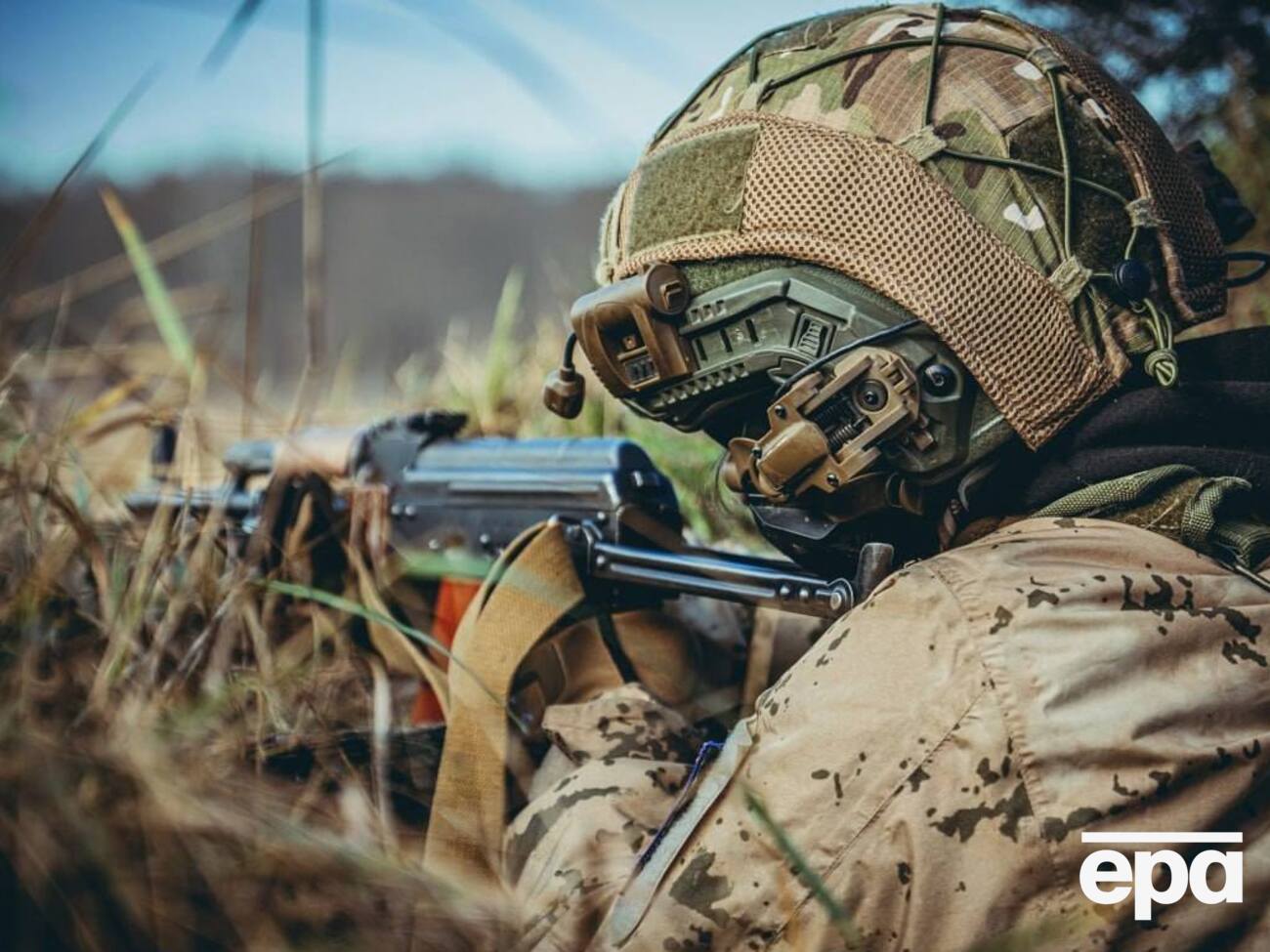 Українські військові дають відсіч росіянам на фронті, попри те, що окупанти переважають за чисельністю