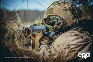 Українські військові дають відсіч росіянам на фронті, попри те, що окупанти переважають за чисельністю