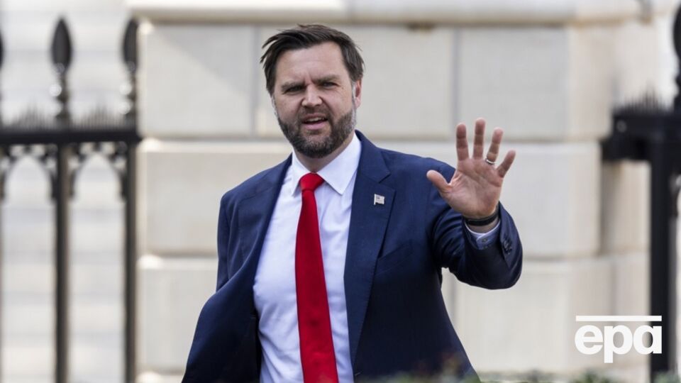 За даними ЗМІ, Венс не постраждав