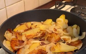 Якщо картоплі багато, її краще посмажити за кілька етапів