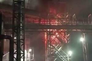У РФ сталася масштабна пожежа на заводі "Цинкум"