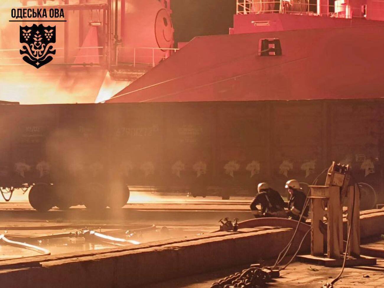 Обстрелом повреджены несколько гражданских судов