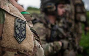 Ветеран "Азова" рассказал, что соседи, ворвавшиеся в его жилье и избившие его с женой, являются ВПЛ из Запорожья