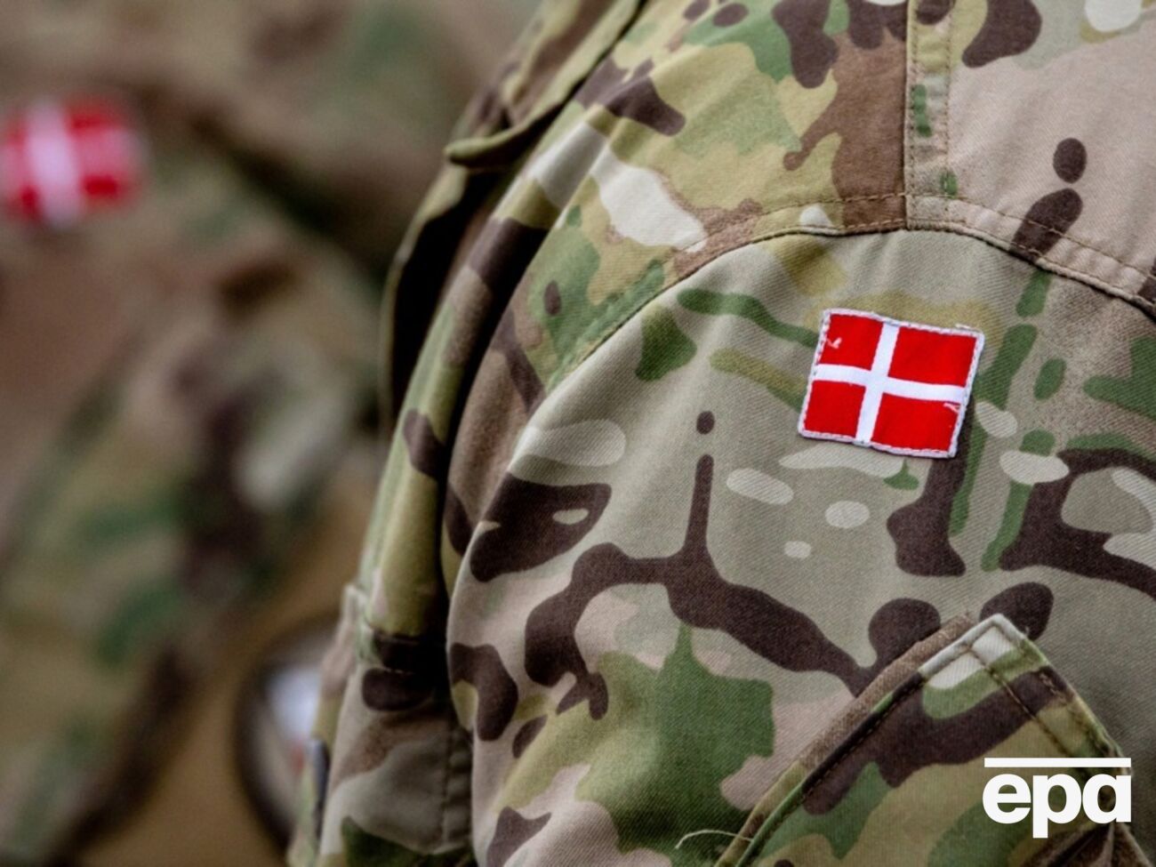 В день достижения 18-летия молодые люди получают от минобороны Дании письмо с приглашением зарегистрироваться для прохождения призывной службы