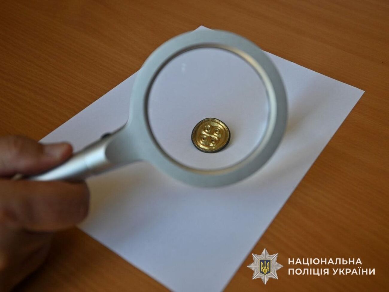 Найденная фибула-брошь характерна для англо-саксонских украшений V века