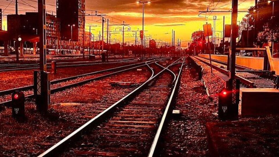 Пассажиры не пострадали, однако были вынуждены продолжить поездку на автобусе