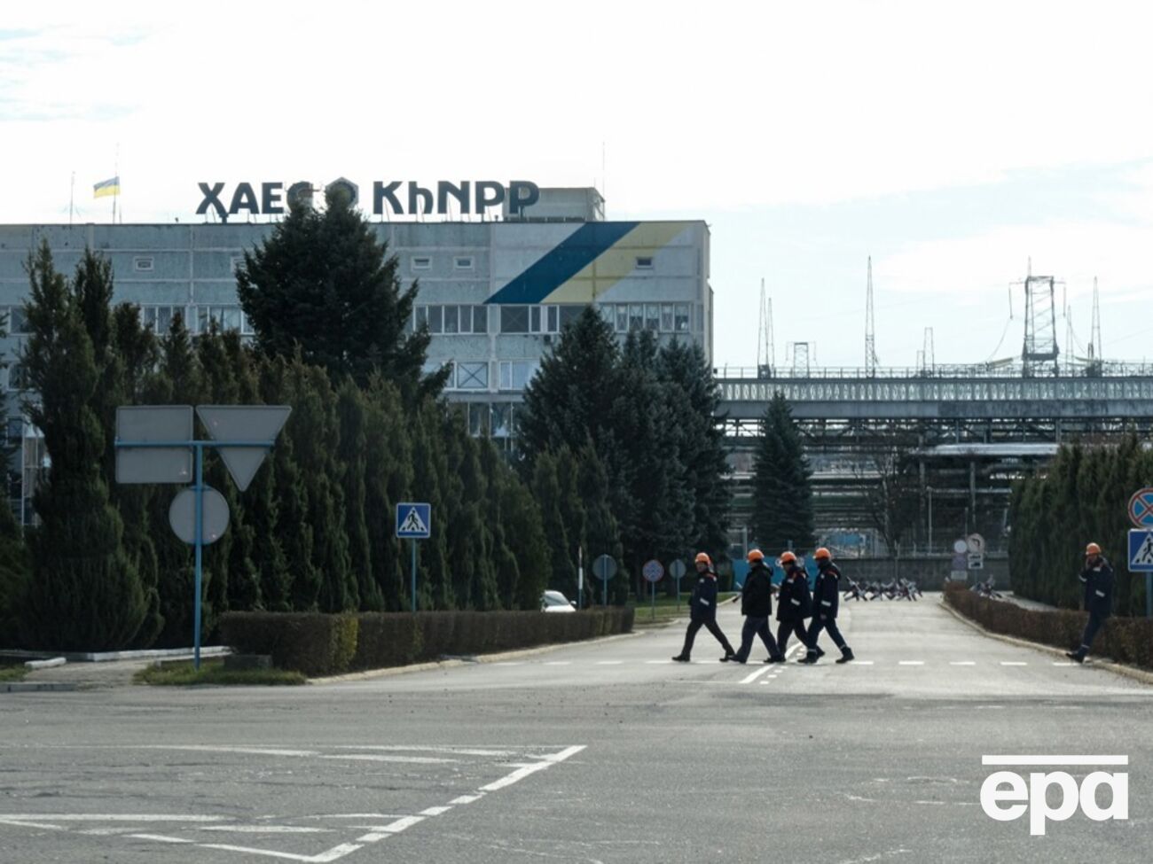 Хмельницкая и Ровенская АЭС отключены от одной из двух ЛЭП, рассказали в МАГАТЭ