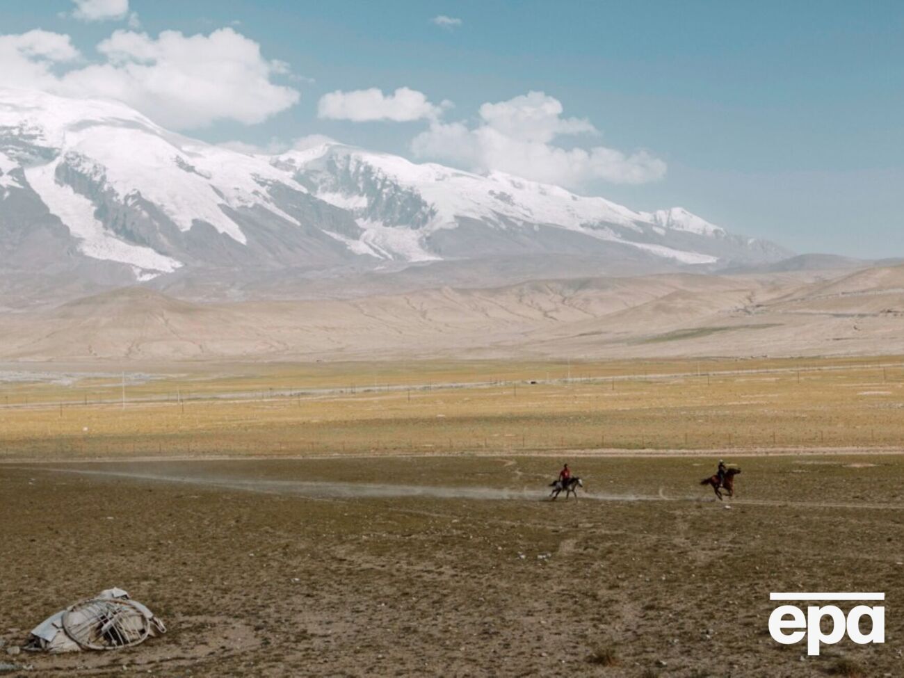 Полігон розташований у районі Сіньцзянь на заході Китаю