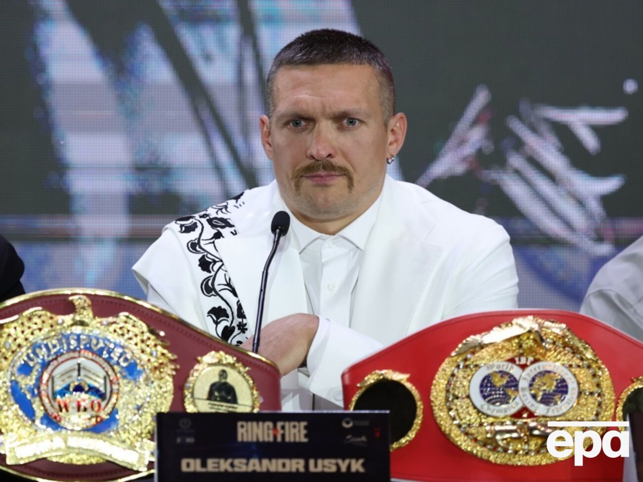 Усик (на фото) мав провести бій проти Вордлі