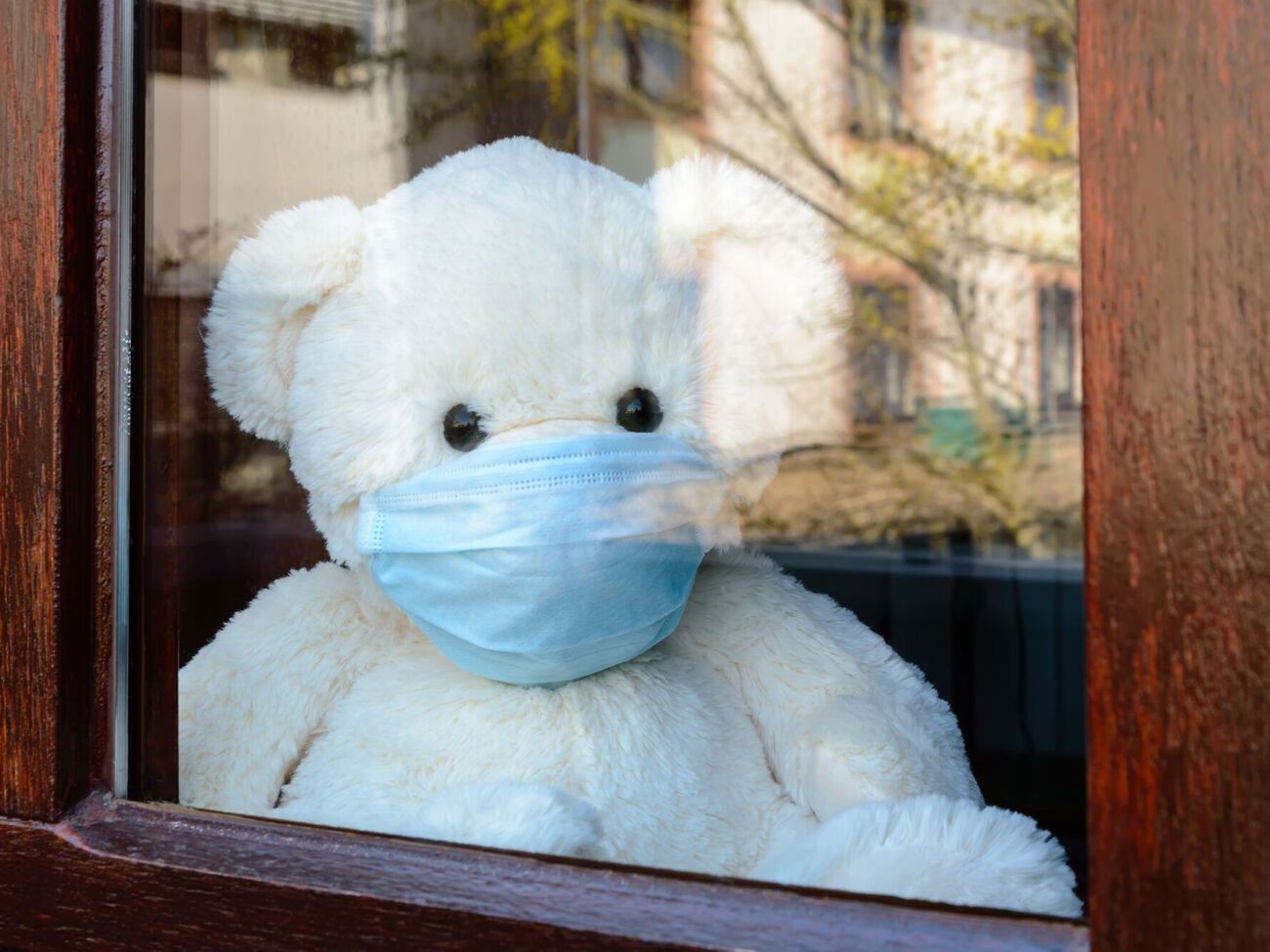 У Хусті й Ізі заборонили працювати закладам громадського харчування, подекуди не впускатимуть туристичних автобусів