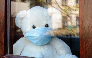 У Хусті й Ізі заборонили працювати закладам громадського харчування, подекуди не впускатимуть туристичних автобусів