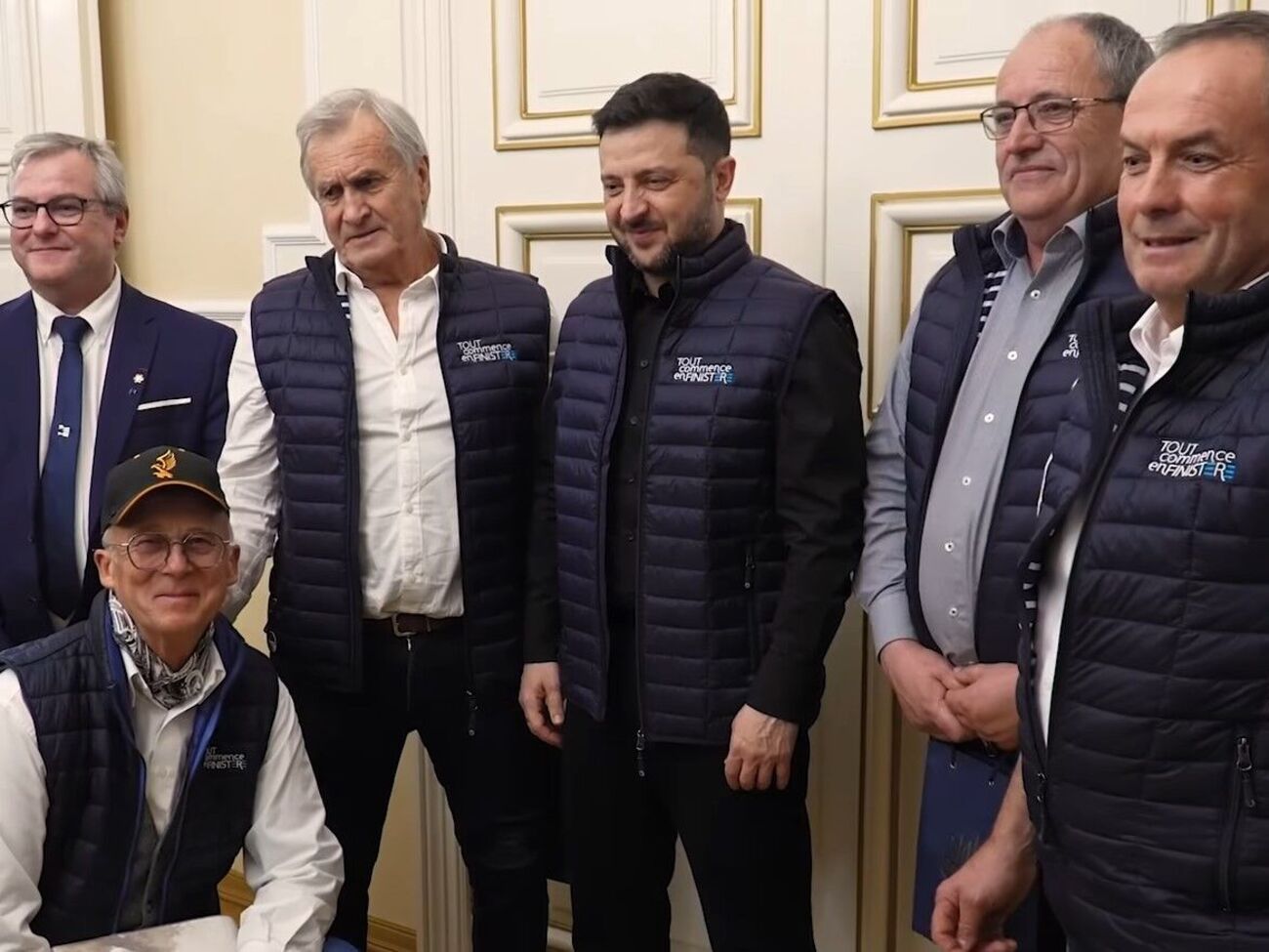 По словам главы государства, ему одинаково приятно было поблагодарить и людей, которые производят системы ПВО, и рыбаков