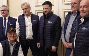 По словам главы государства, ему одинаково приятно было поблагодарить и людей, которые производят системы ПВО, и рыбаков