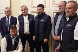 По словам главы государства, ему одинаково приятно было поблагодарить и людей, которые производят системы ПВО, и рыбаков