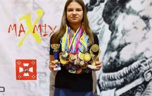 Карина Бахур здобула звання майстра спорту з козацького двобою та кікбоксингу за правилами ISKA