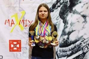 Карина Бахур здобула звання майстра спорту з козацького двобою та кікбоксингу за правилами ISKA