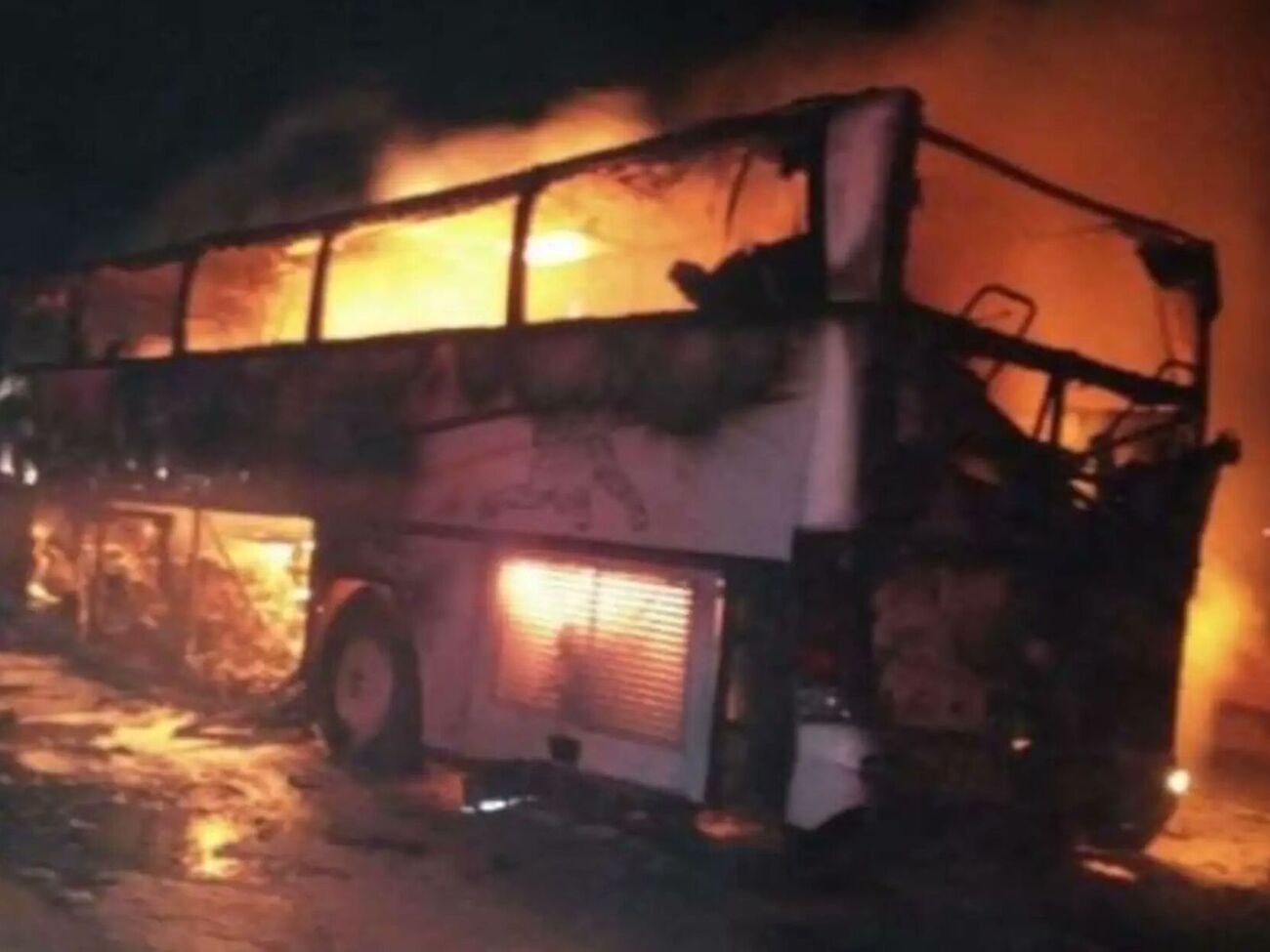 В автобус с паломниками на большой скорости въехала цистерна с дизелем