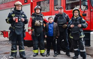 Артем закрыл дверь комнаты с пожаром, и дым распространился по квартире медленнее, рассказал спасатель