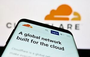 Причиной масштабного сбоя в компании назвали "внезапный всплеск нетипичного трафика"