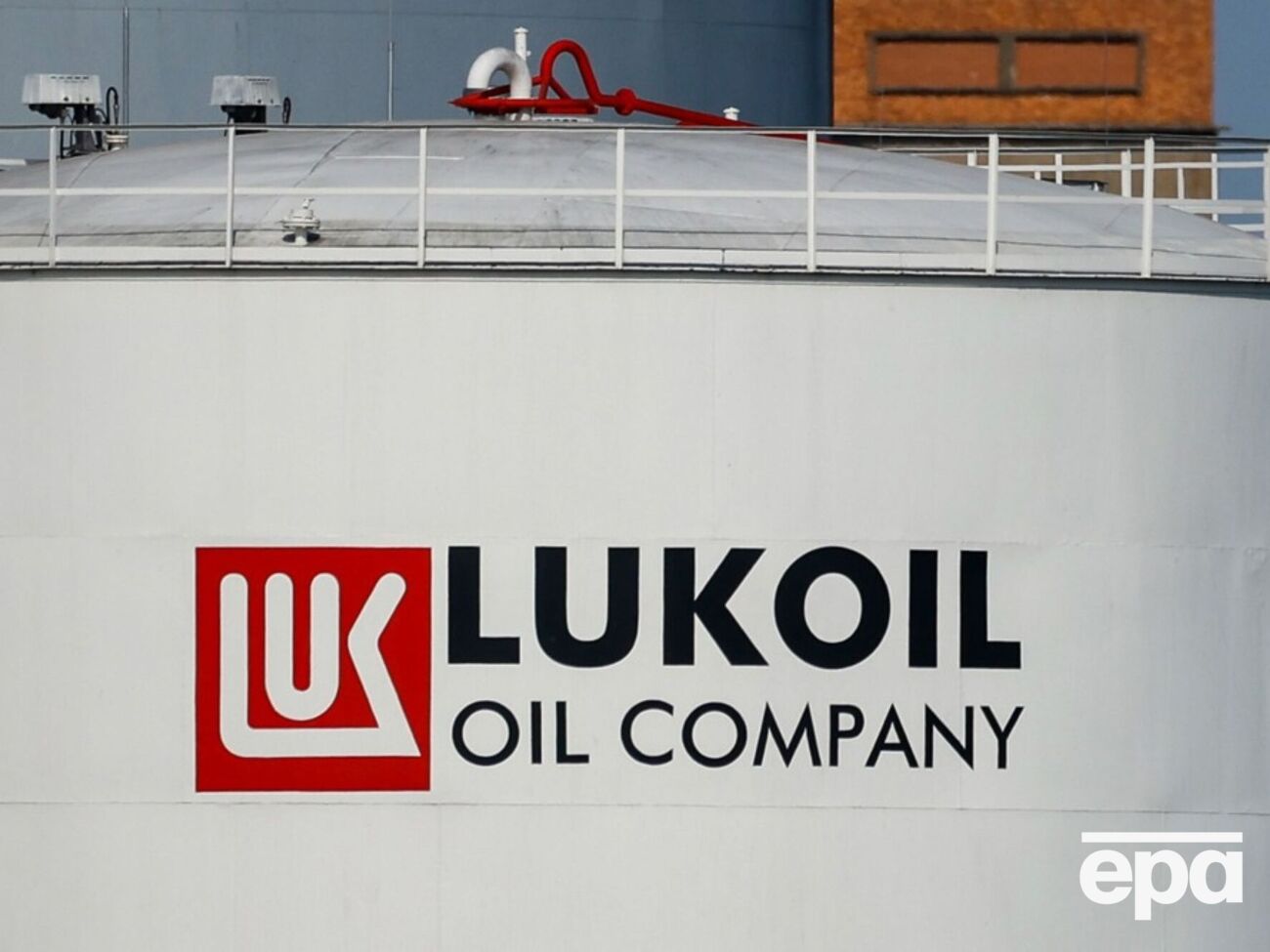 Речь идет о месторождениях, принадлежащих "Лукойлу" в Казахстане