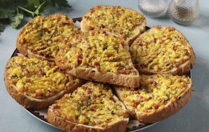 Для бутербродов понадобится помидор