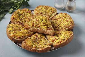 Для бутербродов понадобится помидор