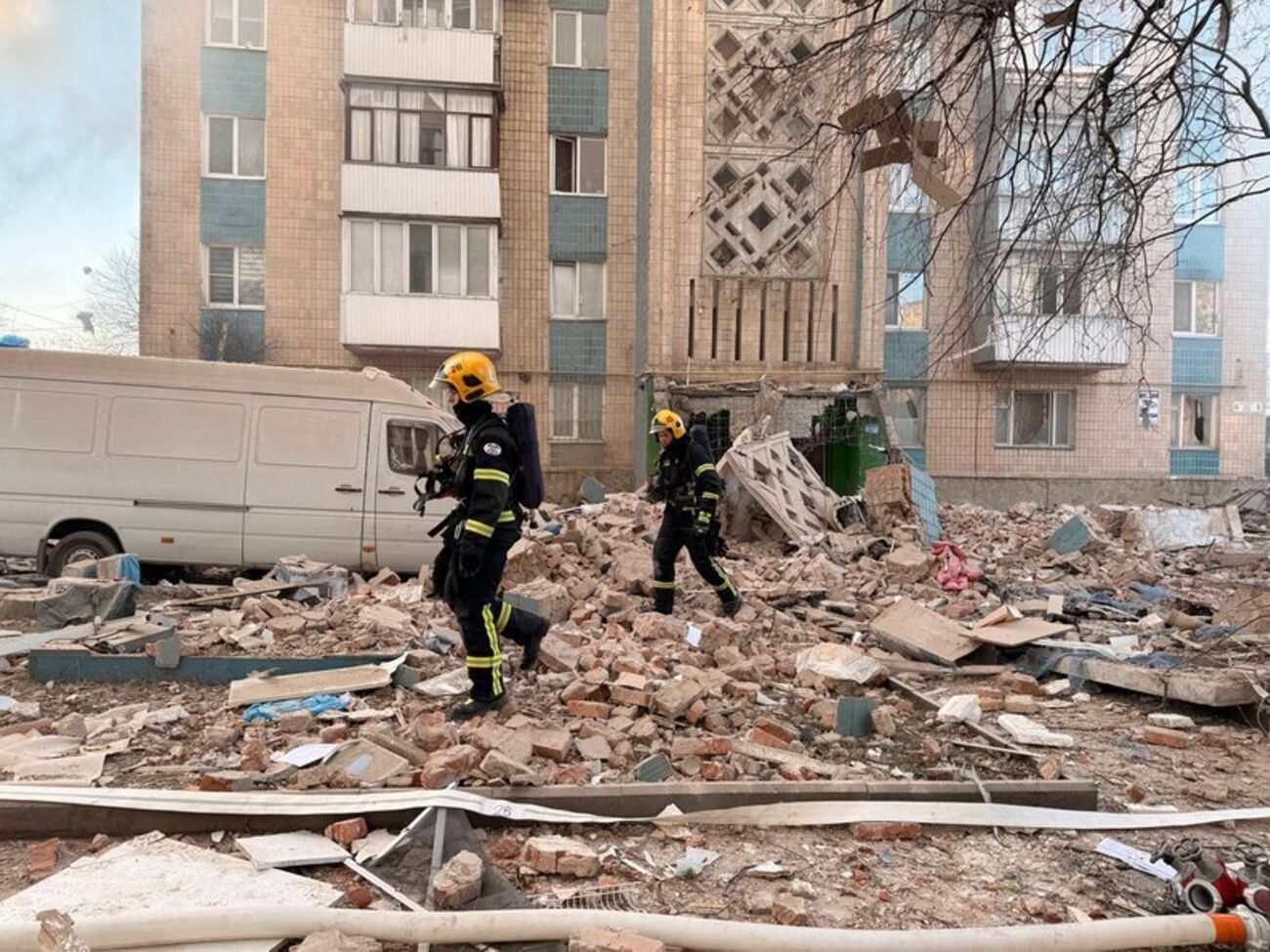 На месте идет спасательная операция