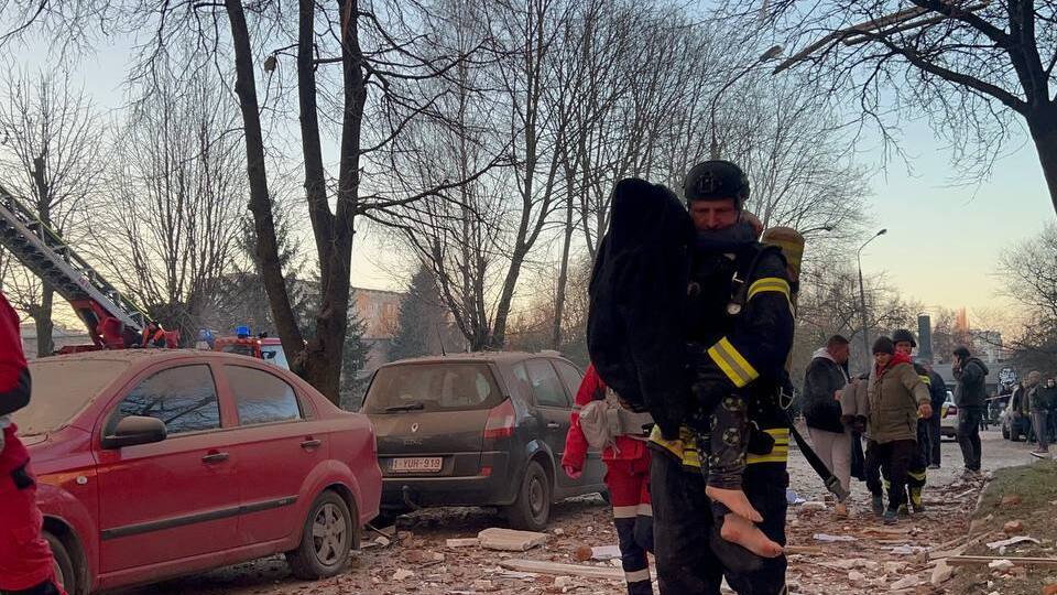 Зеленский: По состоянию на сейчас известно о десятках пострадавших и, к сожалению, девять человек погибли