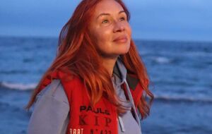 Замовили у шпиталь півників на паличці: "Пам'ятаєш, як у дитинстві, Ань?" Поранені радіють як діти