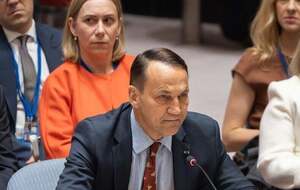 Сікорський поінформував, що Польща не планує розривати дипломатичні відносини з Росією