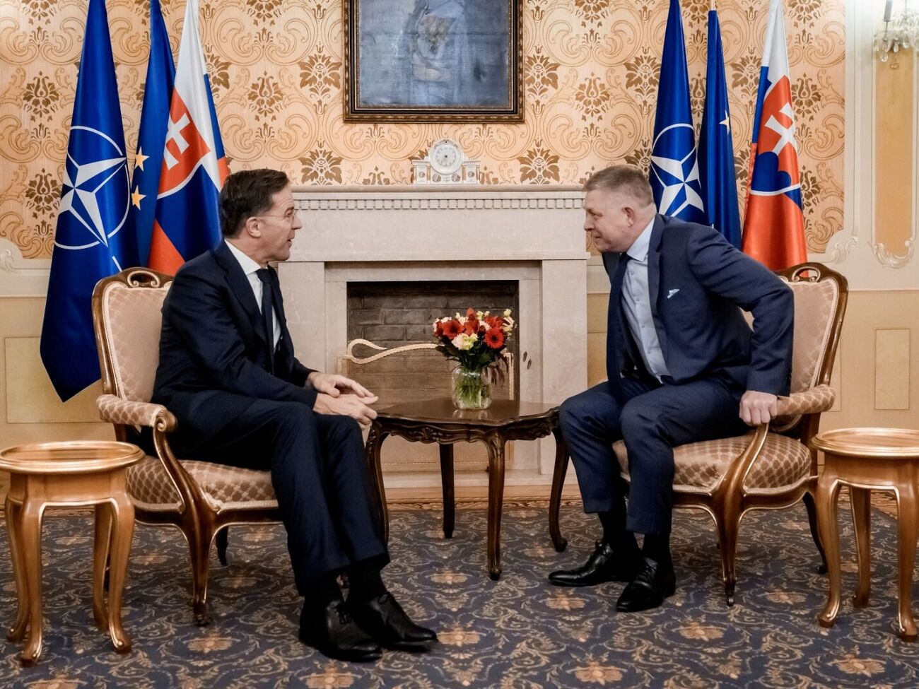 Премьер Словакии встретился с генсеком НАТО