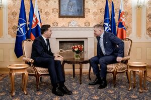 Премьер Словакии встретился с генсеком НАТО