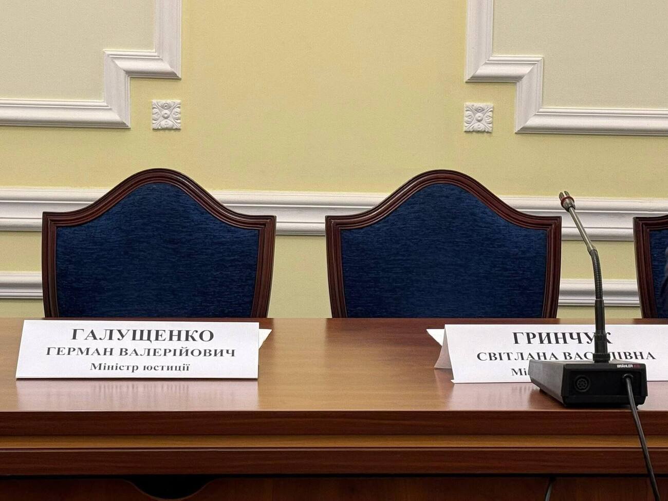 Обоє міністрів написали заяви про відставку