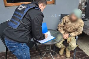 За даними слідства, підозрюваний незаконно оформив статус ВПО й отримував додаткові соціальні виплати