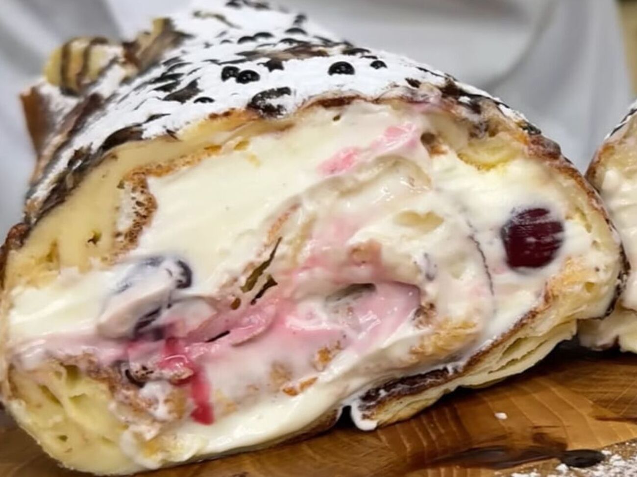 Выпекайте пирог в духовке, разогретой до 190 °С, около 25 минут