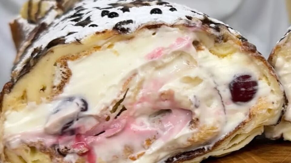 Выпекайте пирог в духовке, разогретой до 190 °С, около 25 минут