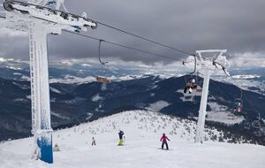 Поселок Драгобрат расположен в Раховской районе Закарпатской области