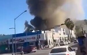 Предварительно сообщили, что взрыв, вызвавший пожар, мог произойти из-за детонации автомобиля возле магазина