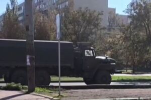Виведення великої кількості вантажівок із живою силою з Донецька призвело до затору в пункті пропуску посеред тижня