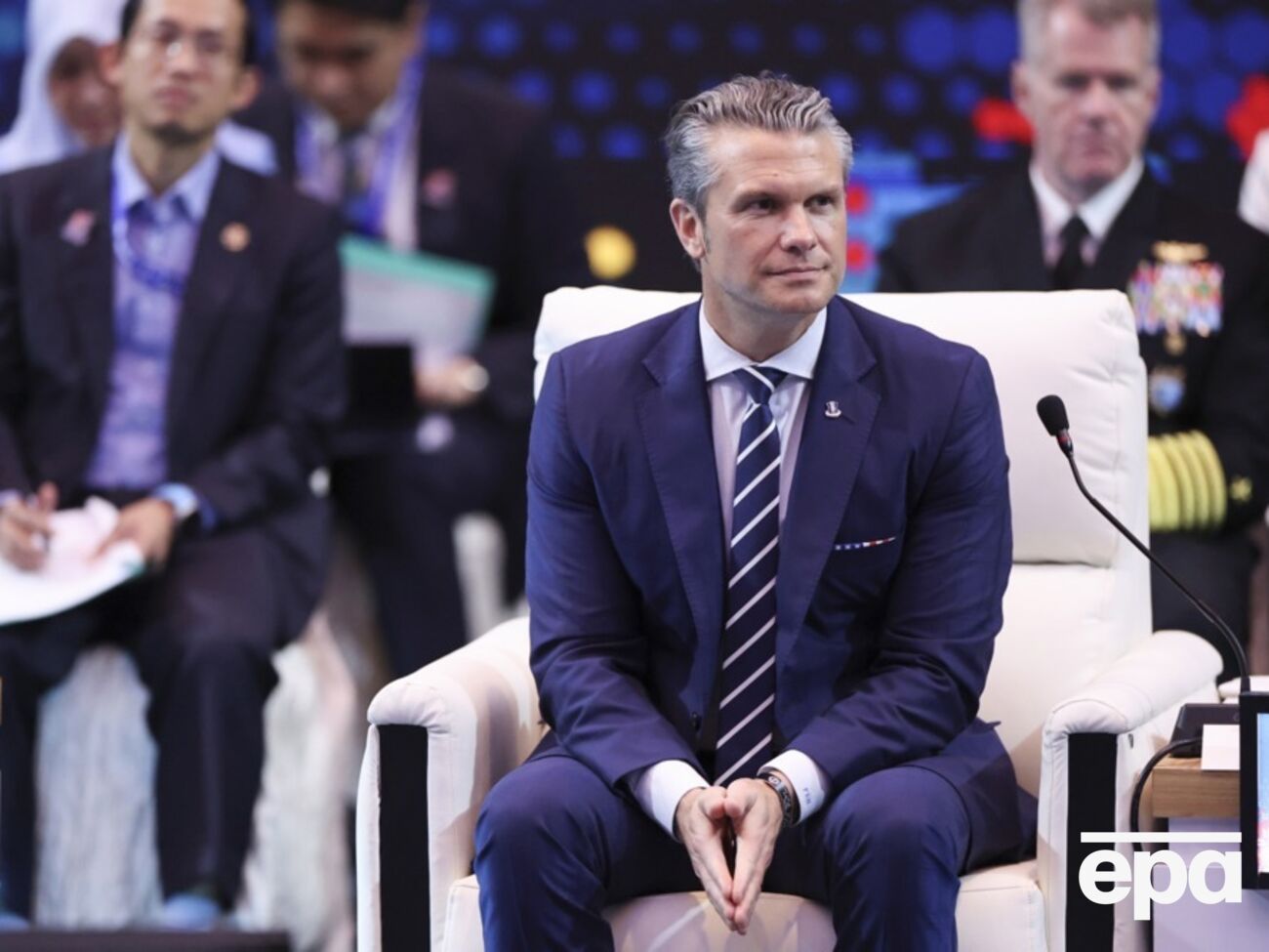 Гесет зазначив, що напередодні провів розмову з міністром національної оборони Китаю адміралом Донг Цзюнем