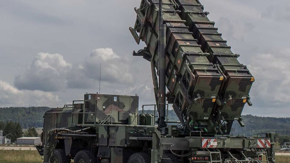 Украина совместно с партнерами продолжает работу над построением надежной системы ПВО, отметил Зеленский