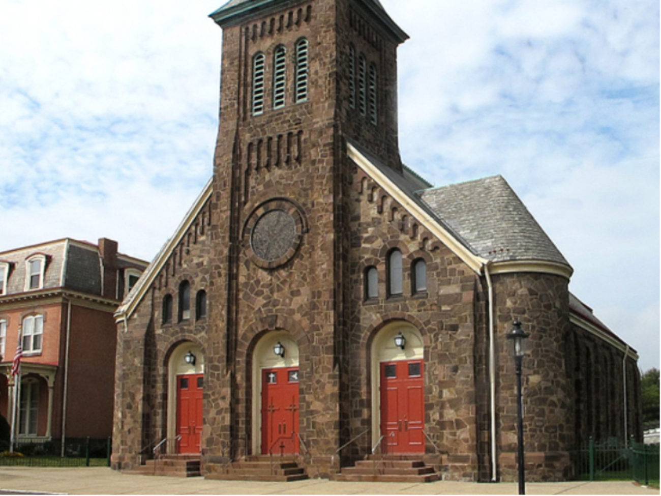 По данным расследования, девочку заманили внутрь церкви, изнасиловали и убили, чтобы она не рассказала о преступлении