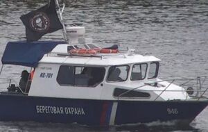 МЗС Естонії опублікувало фото російського катера із прапором ПВК "Вагнер" на річці Нарва