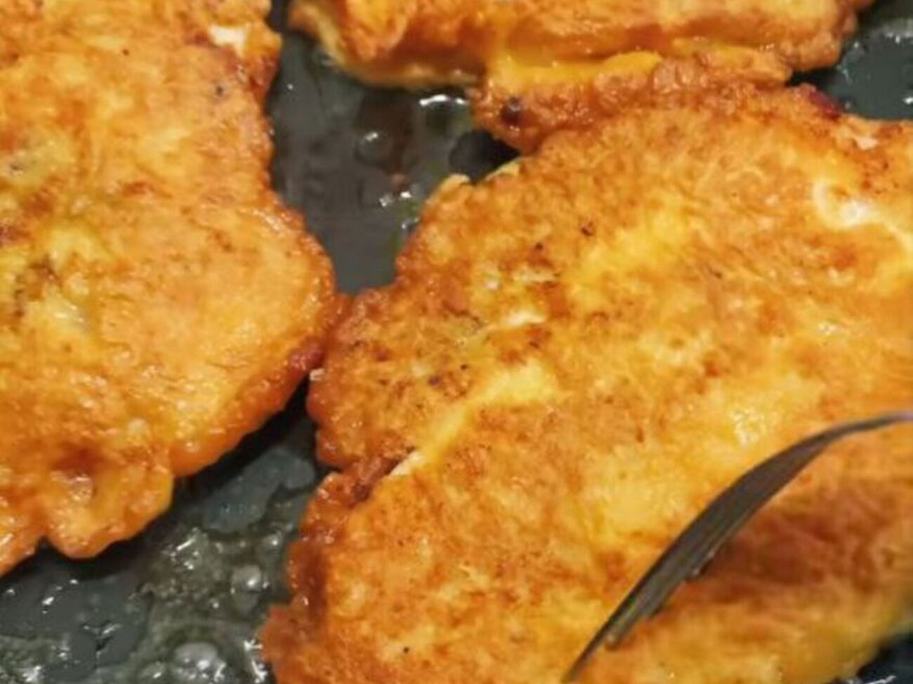 Для кляра понадобится одна луковица